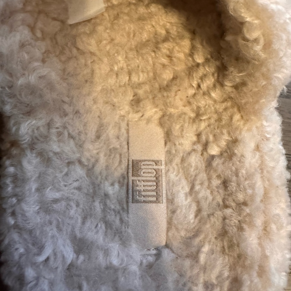 FitFlop Cream Fuzzy Slippers - Picture 3 of 3